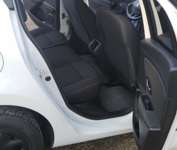 Белый Рено Меган, объемом двигателя 1.5 л и пробегом 330 тыс. км за 7500 $, фото 17 на Automoto.ua