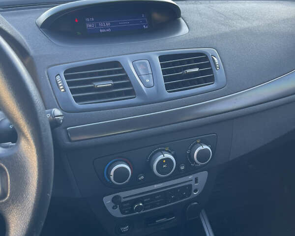 Белый Рено Меган, объемом двигателя 1.5 л и пробегом 224 тыс. км за 7200 $, фото 27 на Automoto.ua