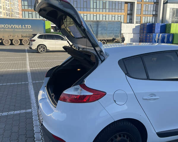 Белый Рено Меган, объемом двигателя 1.5 л и пробегом 224 тыс. км за 7200 $, фото 11 на Automoto.ua