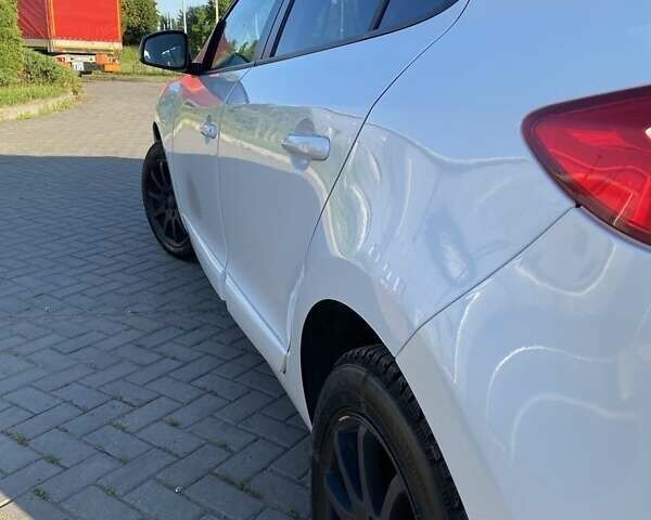 Белый Рено Меган, объемом двигателя 1.5 л и пробегом 230 тыс. км за 6600 $, фото 5 на Automoto.ua