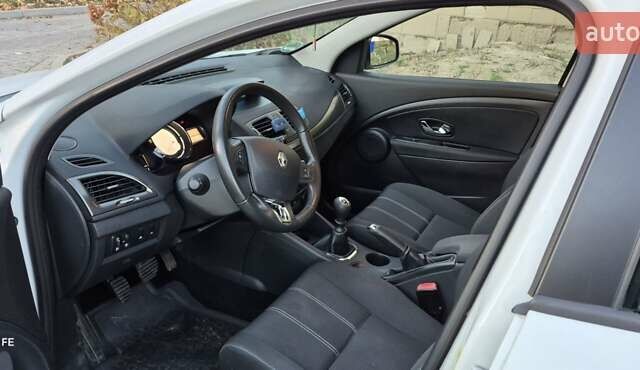 Білий Рено Меган, об'ємом двигуна 1.5 л та пробігом 232 тис. км за 8500 $, фото 17 на Automoto.ua