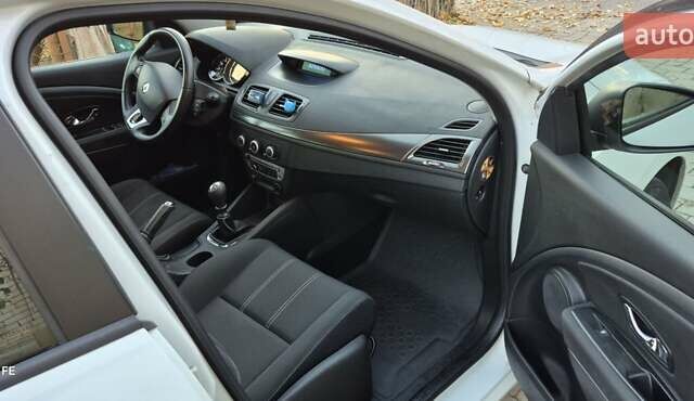 Білий Рено Меган, об'ємом двигуна 1.5 л та пробігом 232 тис. км за 8500 $, фото 5 на Automoto.ua