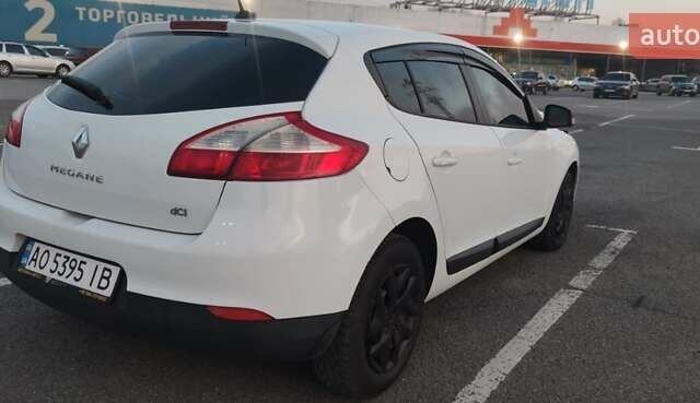 Белый Рено Меган, объемом двигателя 1.5 л и пробегом 330 тыс. км за 7500 $, фото 2 на Automoto.ua