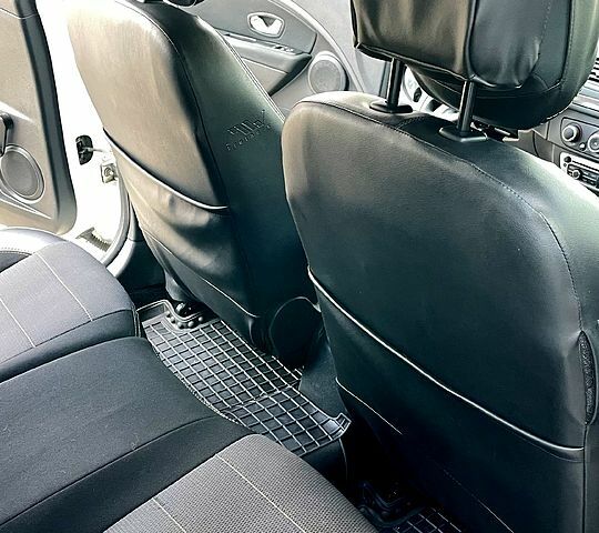 Білий Рено Меган, об'ємом двигуна 1.5 л та пробігом 241 тис. км за 7900 $, фото 7 на Automoto.ua