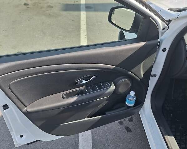 Белый Рено Меган, объемом двигателя 1.5 л и пробегом 235 тыс. км за 8500 $, фото 6 на Automoto.ua