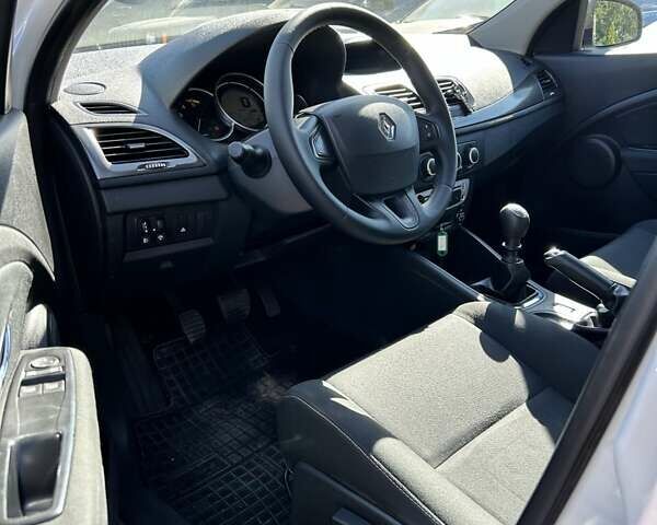 Белый Рено Меган, объемом двигателя 1.5 л и пробегом 231 тыс. км за 8200 $, фото 22 на Automoto.ua