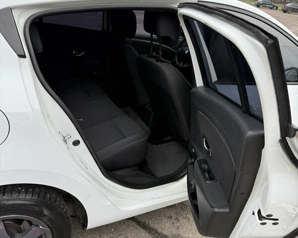 Белый Рено Меган, объемом двигателя 1.5 л и пробегом 239 тыс. км за 6500 $, фото 13 на Automoto.ua