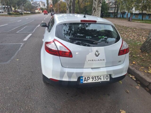 Белый Рено Меган, объемом двигателя 1.5 л и пробегом 170 тыс. км за 7500 $, фото 1 на Automoto.ua