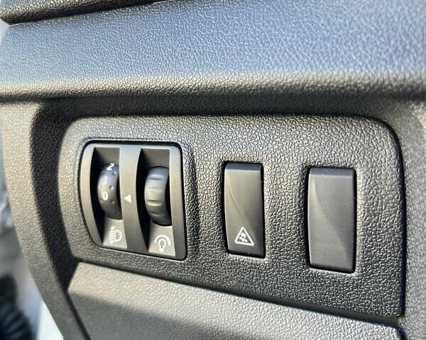 Белый Рено Меган, объемом двигателя 1.5 л и пробегом 231 тыс. км за 8200 $, фото 27 на Automoto.ua