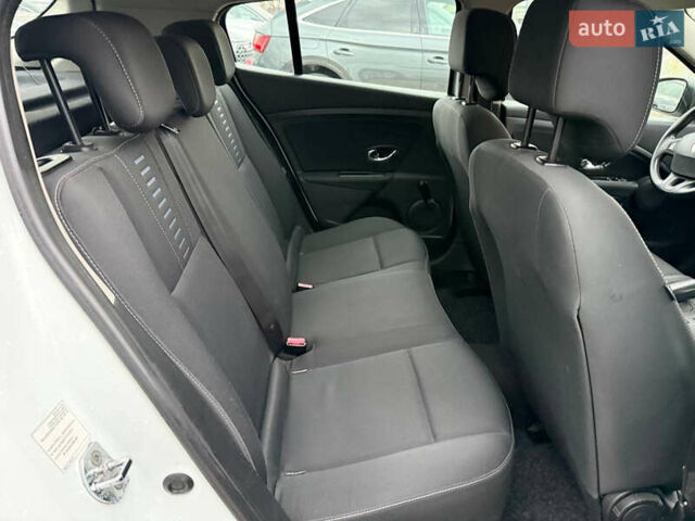 Білий Рено Меган, об'ємом двигуна 1.46 л та пробігом 204 тис. км за 7999 $, фото 25 на Automoto.ua