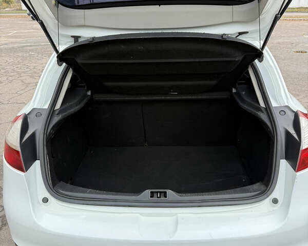 Белый Рено Меган, объемом двигателя 1.5 л и пробегом 239 тыс. км за 6500 $, фото 12 на Automoto.ua