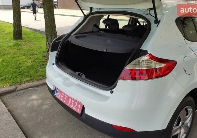 Рено Меган 2014 в Житомире на Automoto.ua Белый Рено Меган, объемом двигателя 1.5 л и пробегом 205 тыс. км за 6950 $, фото 13 на Automoto.ua
