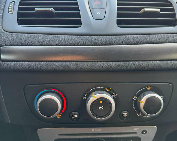 Белый Рено Меган, объемом двигателя 1.5 л и пробегом 164 тыс. км за 7750 $, фото 25 на Automoto.ua