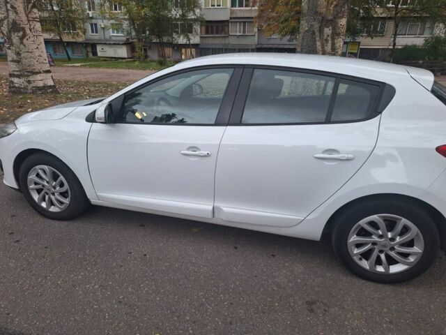 Белый Рено Меган, объемом двигателя 1.5 л и пробегом 170 тыс. км за 7500 $, фото 3 на Automoto.ua