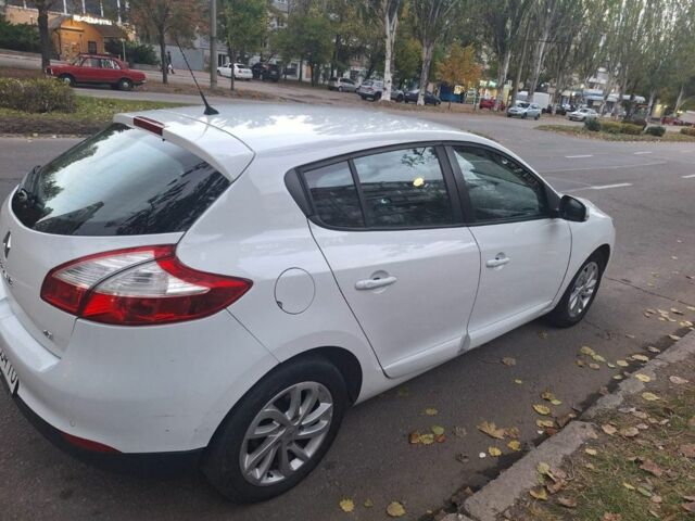 Белый Рено Меган, объемом двигателя 1.5 л и пробегом 170 тыс. км за 7500 $, фото 2 на Automoto.ua