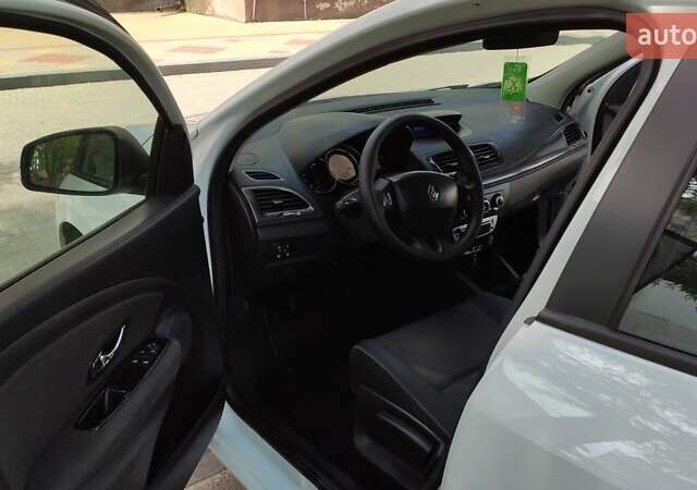 Рено Меган 2014 в Житомире на Automoto.ua Белый Рено Меган, объемом двигателя 1.5 л и пробегом 205 тыс. км за 6950 $, фото 18 на Automoto.ua