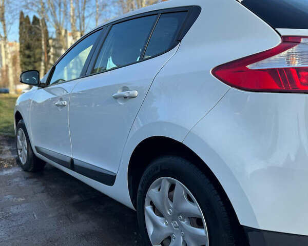 Белый Рено Меган, объемом двигателя 1.5 л и пробегом 164 тыс. км за 7750 $, фото 8 на Automoto.ua