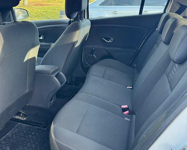 Белый Рено Меган, объемом двигателя 1.5 л и пробегом 164 тыс. км за 7750 $, фото 38 на Automoto.ua