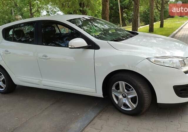 Рено Меган 2014 в Житомире на Automoto.ua Белый Рено Меган, объемом двигателя 1.5 л и пробегом 205 тыс. км за 6950 $, фото 25 на Automoto.ua