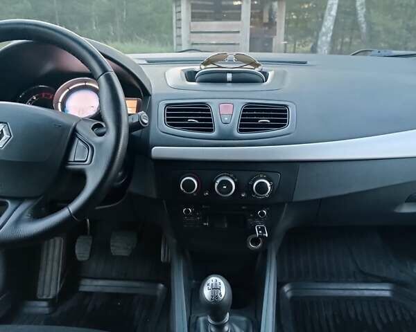 Білий Рено Меган, об'ємом двигуна 1.46 л та пробігом 274 тис. км за 6500 $, фото 17 на Automoto.ua