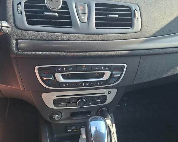 Белый Рено Меган, объемом двигателя 1.5 л и пробегом 235 тыс. км за 8500 $, фото 14 на Automoto.ua