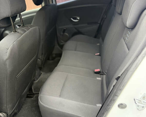 Белый Рено Меган, объемом двигателя 1.5 л и пробегом 214 тыс. км за 7500 $, фото 6 на Automoto.ua