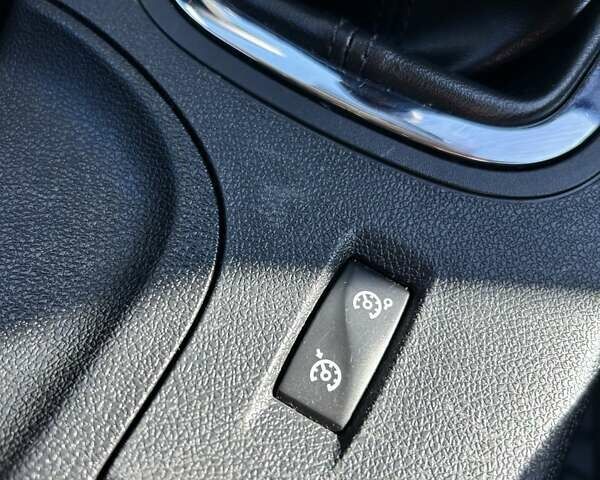 Белый Рено Меган, объемом двигателя 1.5 л и пробегом 231 тыс. км за 8200 $, фото 18 на Automoto.ua