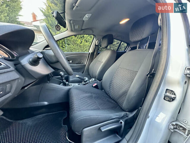 Белый Рено Меган, объемом двигателя 1.46 л и пробегом 200 тыс. км за 7200 $, фото 41 на Automoto.ua