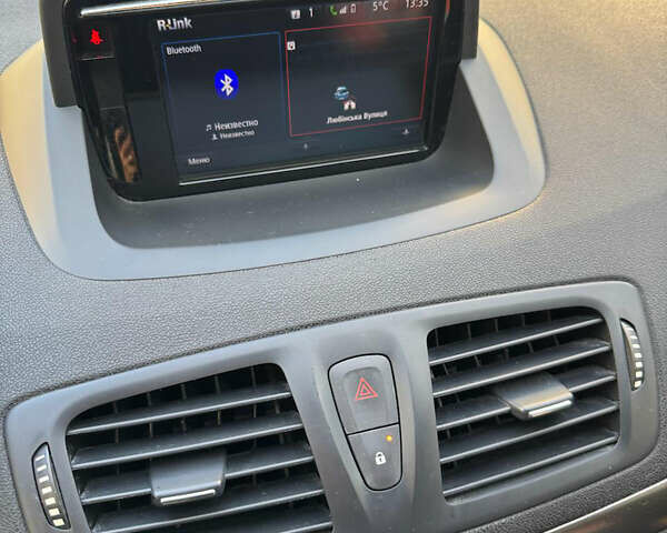 Белый Рено Меган, объемом двигателя 1.5 л и пробегом 164 тыс. км за 7750 $, фото 24 на Automoto.ua