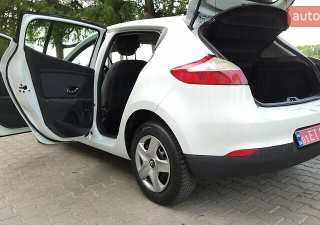 Рено Меган 2014 в Житомире на Automoto.ua Белый Рено Меган, объемом двигателя 1.5 л и пробегом 205 тыс. км за 6950 $, фото 41 на Automoto.ua