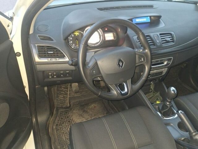 Белый Рено Меган, объемом двигателя 1.5 л и пробегом 170 тыс. км за 7500 $, фото 5 на Automoto.ua