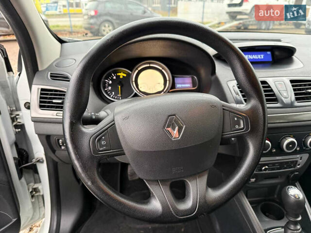 Білий Рено Меган, об'ємом двигуна 1.46 л та пробігом 204 тис. км за 7999 $, фото 29 на Automoto.ua
