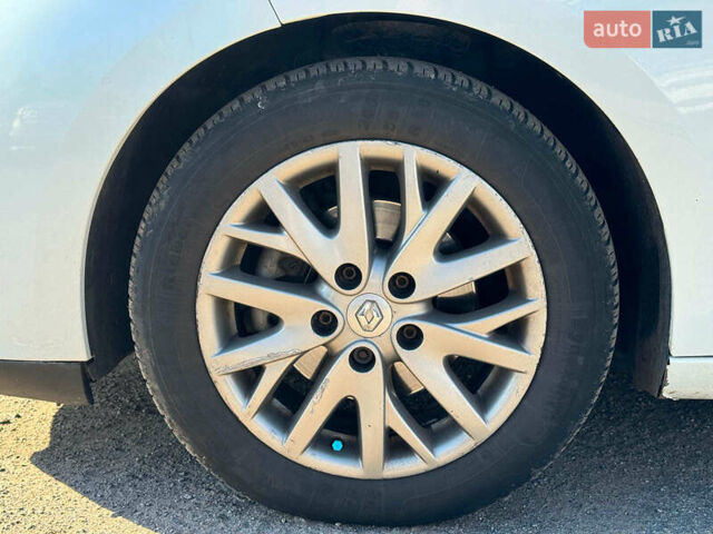 Белый Рено Меган, объемом двигателя 1.5 л и пробегом 184 тыс. км за 7790 $, фото 9 на Automoto.ua