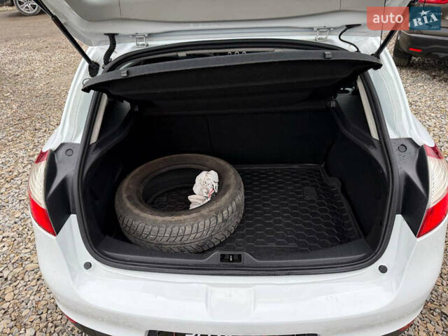 Білий Рено Меган, об'ємом двигуна 1.46 л та пробігом 204 тис. км за 7999 $, фото 28 на Automoto.ua