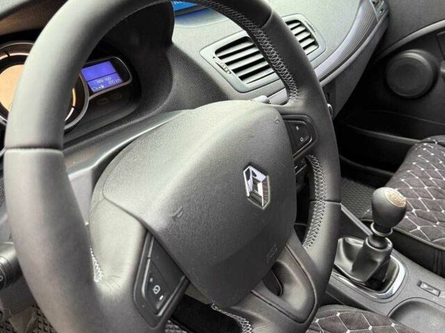 Белый Рено Меган, объемом двигателя 1.5 л и пробегом 239 тыс. км за 6450 $, фото 13 на Automoto.ua