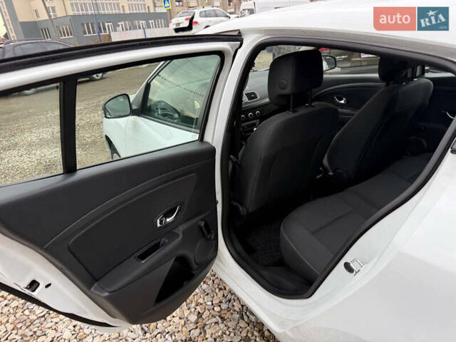 Білий Рено Меган, об'ємом двигуна 1.46 л та пробігом 204 тис. км за 7999 $, фото 21 на Automoto.ua