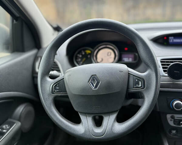 Белый Рено Меган, объемом двигателя 1.5 л и пробегом 214 тыс. км за 7500 $, фото 8 на Automoto.ua