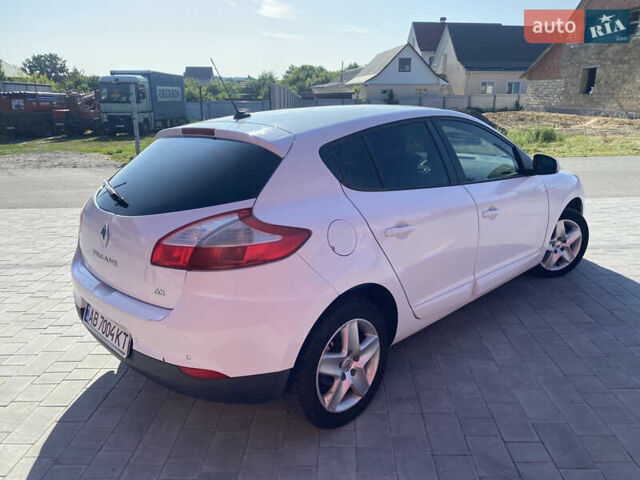 Белый Рено Меган, объемом двигателя 1.5 л и пробегом 217 тыс. км за 8700 $, фото 3 на Automoto.ua