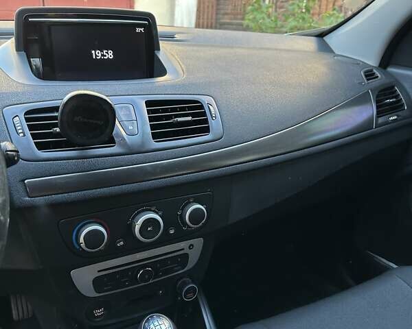 Білий Рено Меган, об'ємом двигуна 1.46 л та пробігом 265 тис. км за 8000 $, фото 4 на Automoto.ua