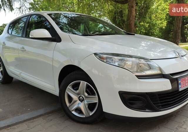 Рено Меган 2014 в Житомире на Automoto.ua Белый Рено Меган, объемом двигателя 1.5 л и пробегом 205 тыс. км за 6950 $, фото 2 на Automoto.ua