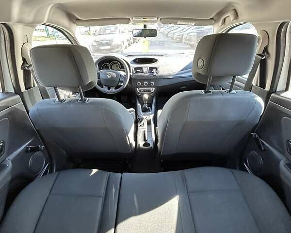 Белый Рено Меган, объемом двигателя 1.5 л и пробегом 231 тыс. км за 8200 $, фото 19 на Automoto.ua