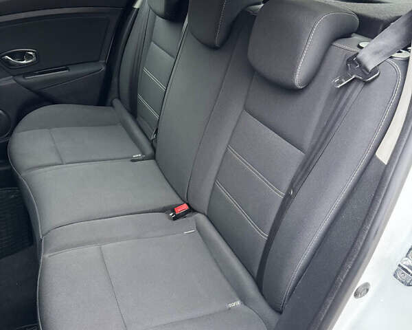 Белый Рено Меган, объемом двигателя 1.5 л и пробегом 231 тыс. км за 8200 $, фото 17 на Automoto.ua