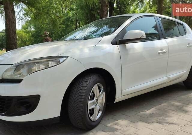 Рено Меган 2014 в Житомире на Automoto.ua Белый Рено Меган, объемом двигателя 1.5 л и пробегом 205 тыс. км за 6950 $, фото 32 на Automoto.ua