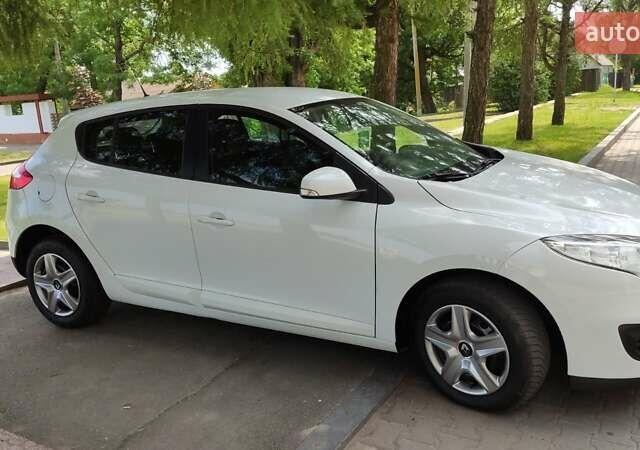 Рено Меган 2014 в Житомире на Automoto.ua Белый Рено Меган, объемом двигателя 1.5 л и пробегом 205 тыс. км за 6950 $, фото 15 на Automoto.ua