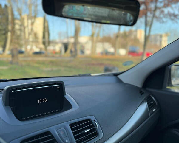 Белый Рено Меган, объемом двигателя 1.5 л и пробегом 164 тыс. км за 7750 $, фото 46 на Automoto.ua