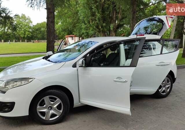 Рено Меган 2014 в Житомире на Automoto.ua Белый Рено Меган, объемом двигателя 1.5 л и пробегом 205 тыс. км за 6950 $, фото 17 на Automoto.ua