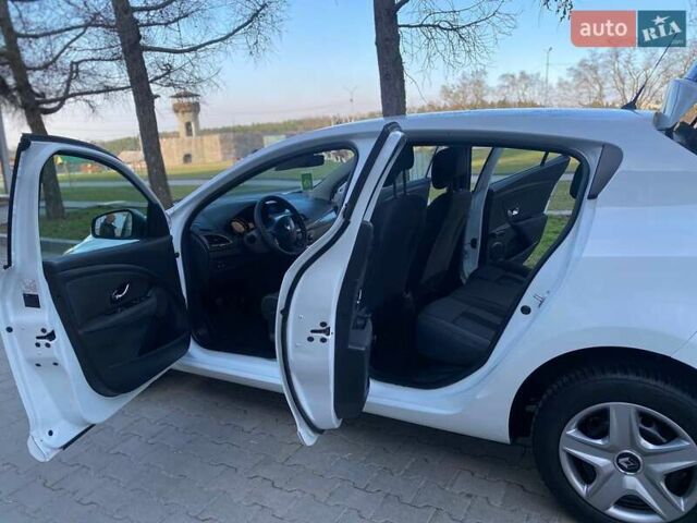 Білий Рено Меган, об'ємом двигуна 1.5 л та пробігом 205 тис. км за 6900 $, фото 12 на Automoto.ua