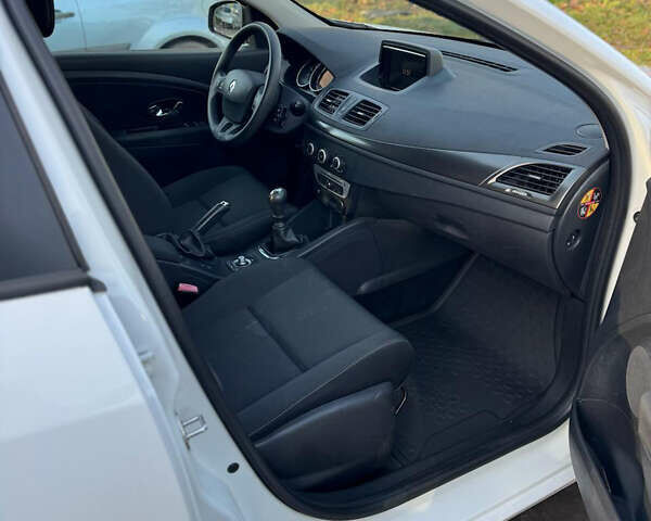 Белый Рено Меган, объемом двигателя 1.5 л и пробегом 164 тыс. км за 7750 $, фото 40 на Automoto.ua