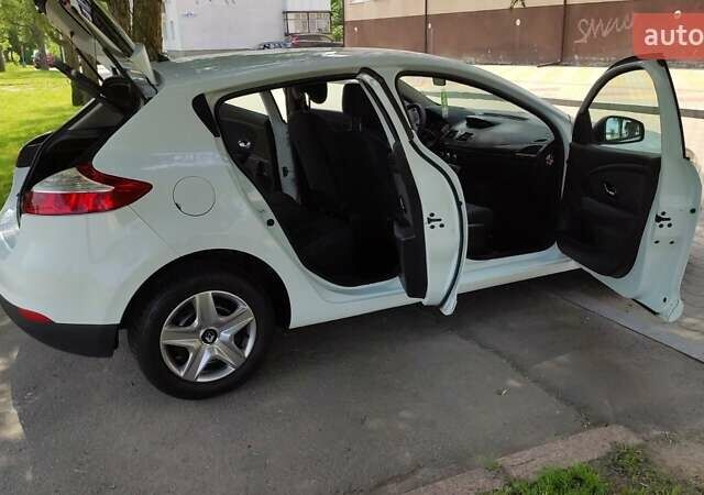 Рено Меган 2014 в Житомире на Automoto.ua Белый Рено Меган, объемом двигателя 1.5 л и пробегом 205 тыс. км за 6950 $, фото 20 на Automoto.ua