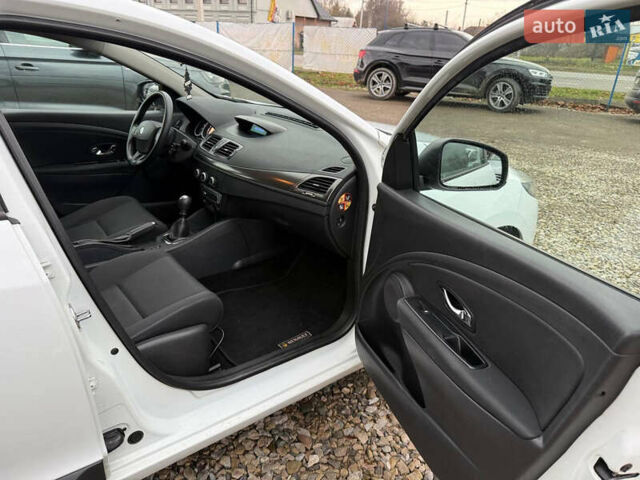 Білий Рено Меган, об'ємом двигуна 1.46 л та пробігом 204 тис. км за 7999 $, фото 18 на Automoto.ua